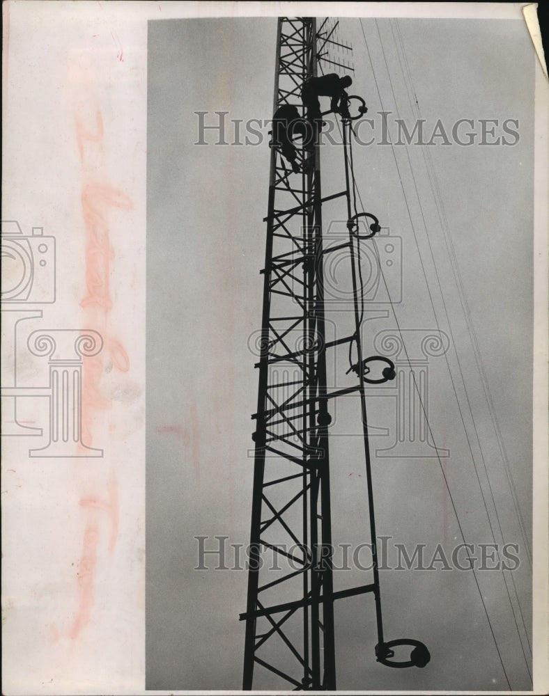 1964 Press Photo University of Wisconsin- Milwaukee FM station, WUWM - mja20685 - Historic Images
