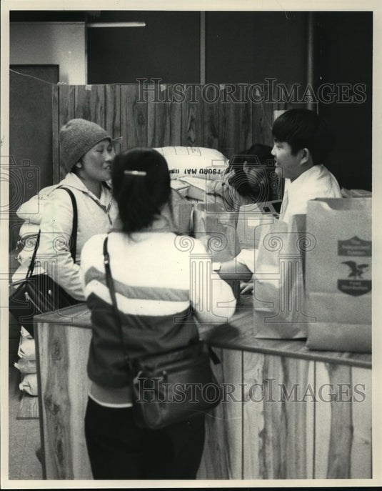1986 Press Photo Ge Lee runs Valley Oriental Foods in Appleton - mja20726 - Historic Images