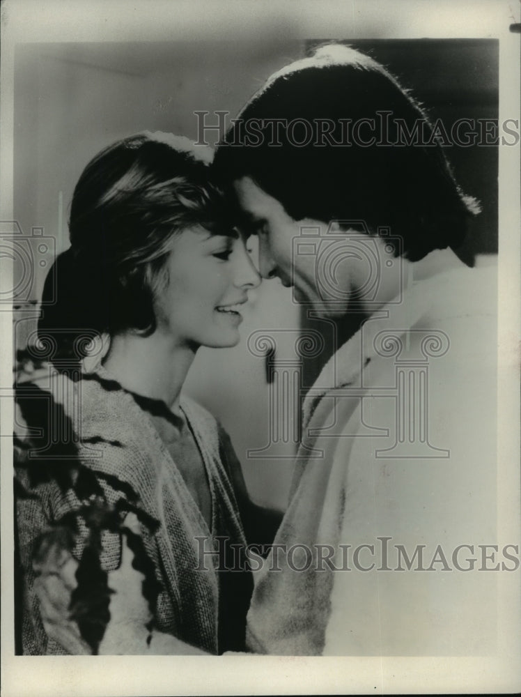 1960 Press Photo Anne Archer and John Ritter are principals in &quot;Hero at Large&quot;-Historic Images