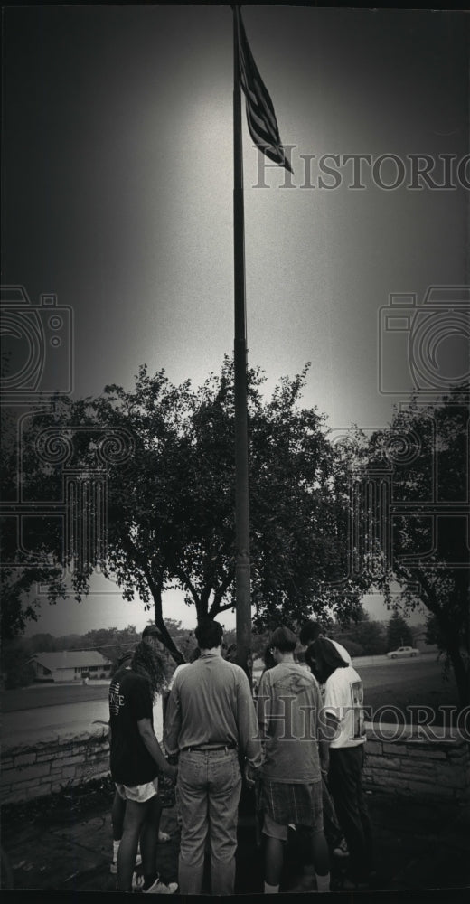 1992 Press Photo Students observe &quot;See You At the Pole Day&quot; with a prayer - Historic Images