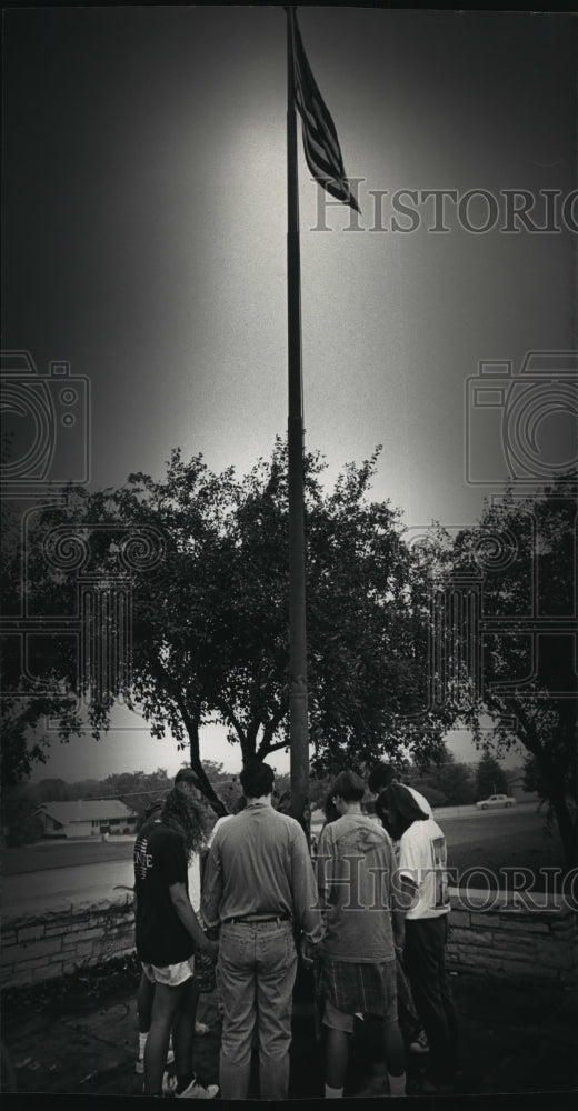 1992 Press Photo Students observe "See You At the Pole Day" with a prayer - Historic Images