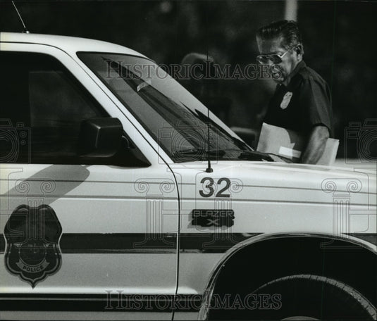 1993 Paul Llanas delivers council agendas to city's aldermen - Historic Images