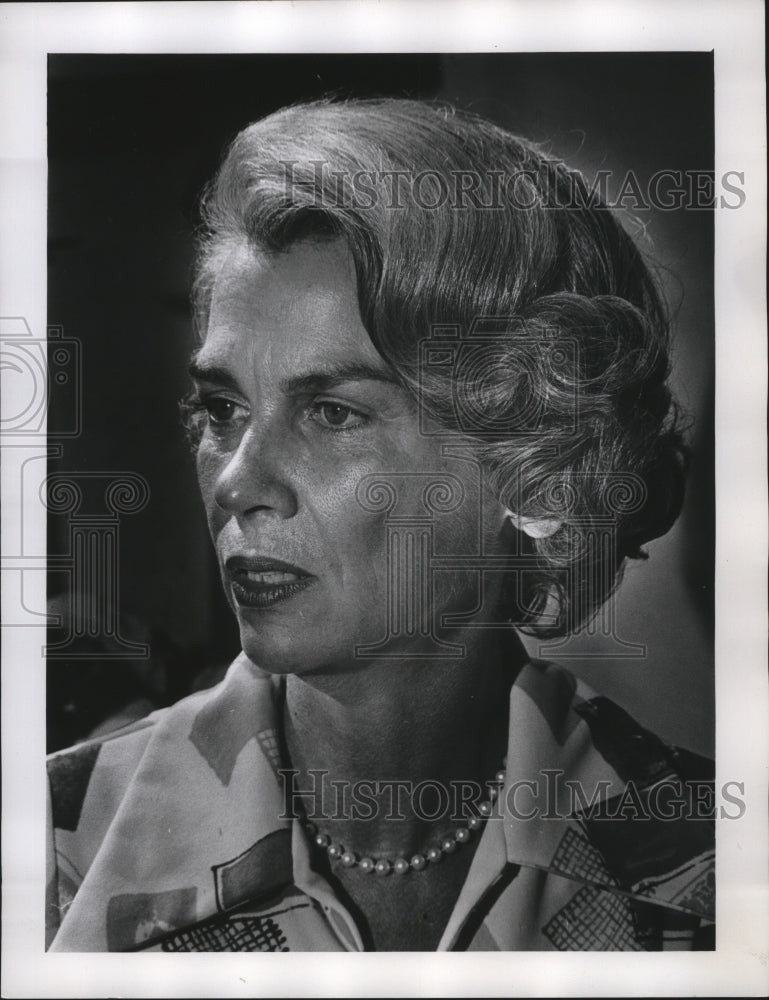 1974 Press Photo Nina Weir, Republican Candidate for State Treasurer - Historic Images