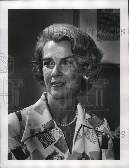 1974 Press Photo Nina Weir, Republican Candidate for State Treasurer - Historic Images
