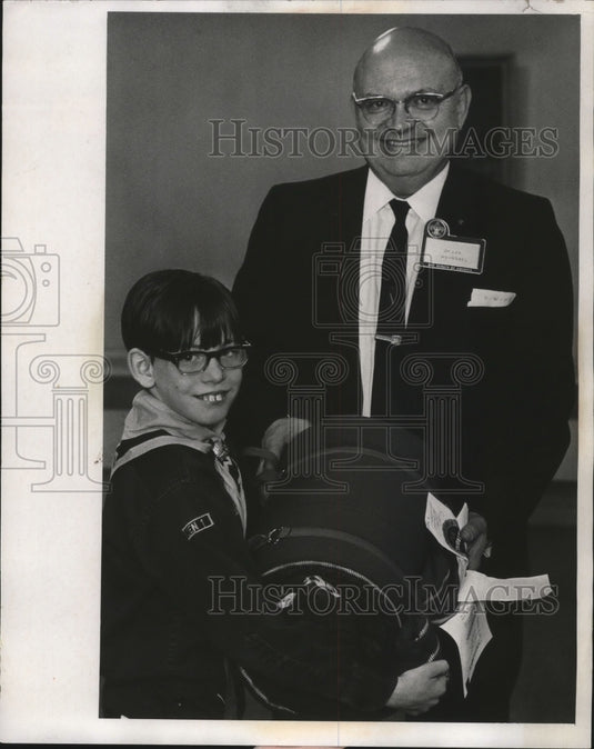 1970 Press Photo Dr Leo R Weinschel of Milwaukee - Historic Images