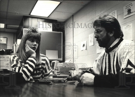 1992 Press Photo Bob Waugh, counsels student Amy Peters - Historic Images