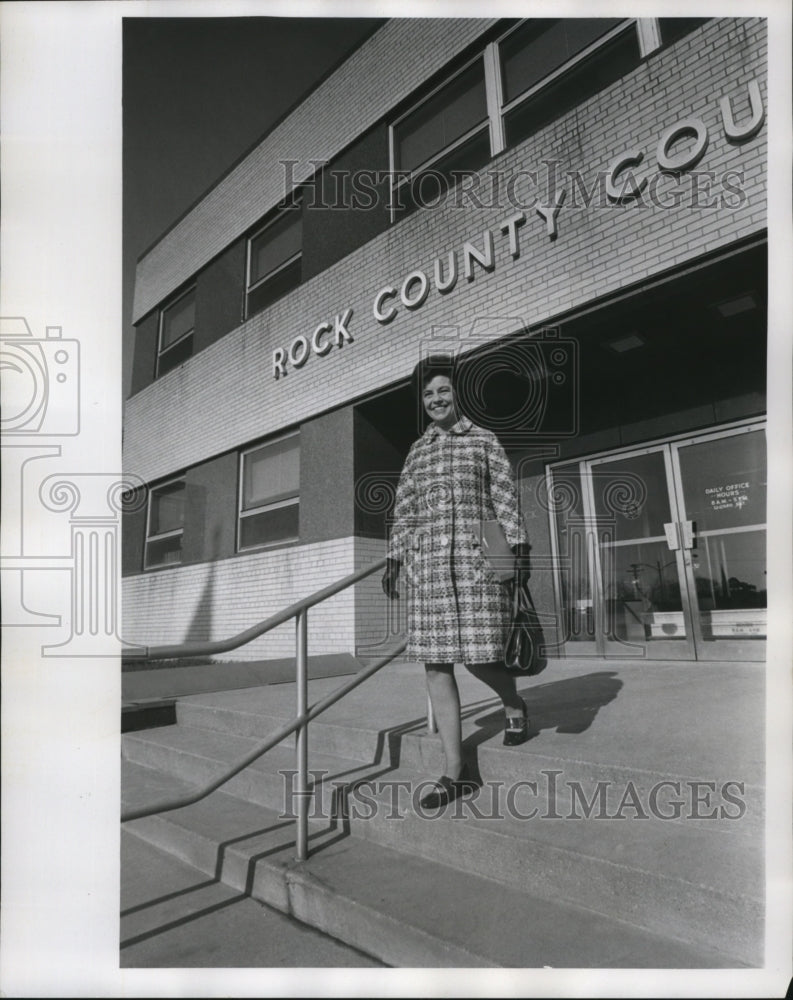 1970 Press Photo Mary WIckhem, only woman on the Rock County Board of Supervisor-Historic Images