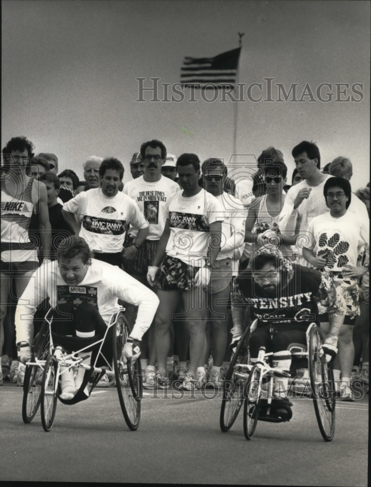 1992 Press Photo Thomas Maciosek in the Annual Hare &amp; Tortoise Run in New Berlin- Historic Images