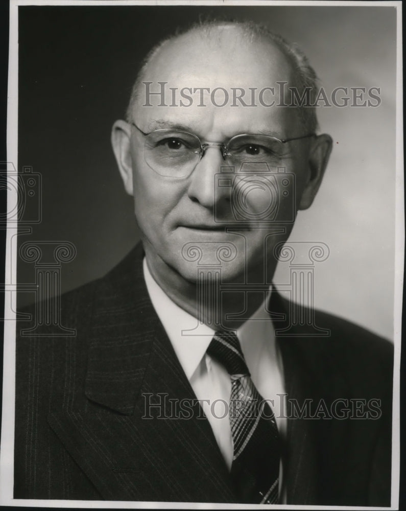 1959 Press Photo Frank R. Weth Accounts Payable Manager Retires - mja23513-Historic Images