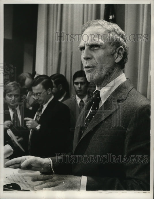 1974 Press Photo Kevin White Boston's Mayor at a news conference. - mja23642 - Historic Images