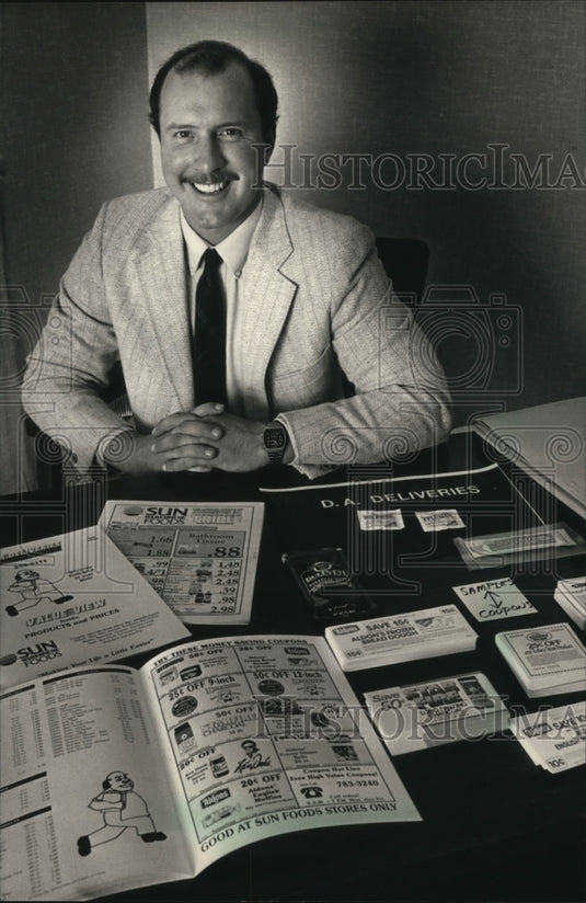 1987 Press Photo David White D.A. Deliveries, grocery shopping delivery service. - Historic Images