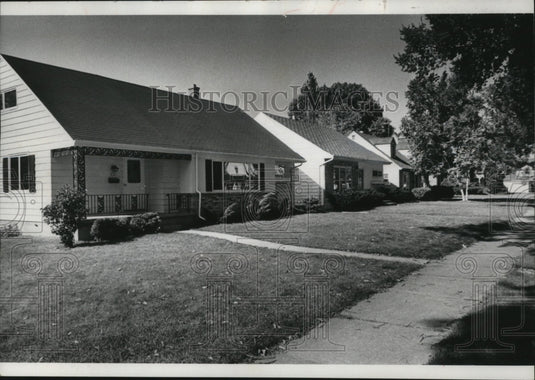 1974 Press Photo Whitefish Bay Neighbors Oppose Use of a Foster Home - mja23922 - Historic Images