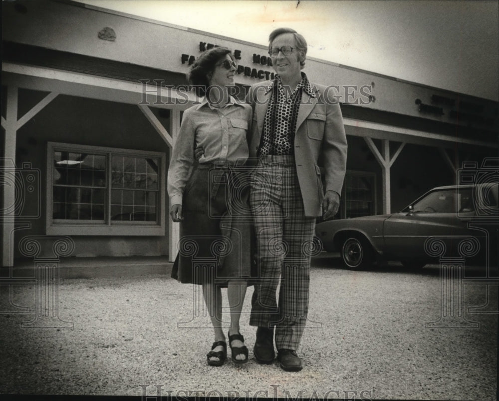 1979 Press Photo Herbert and Ardis White outside new Genesee Depot office - Historic Images