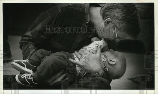 1990 Press Photo Jaberg and Son at West Side Family Center Dads and Kids Club - Historic Images