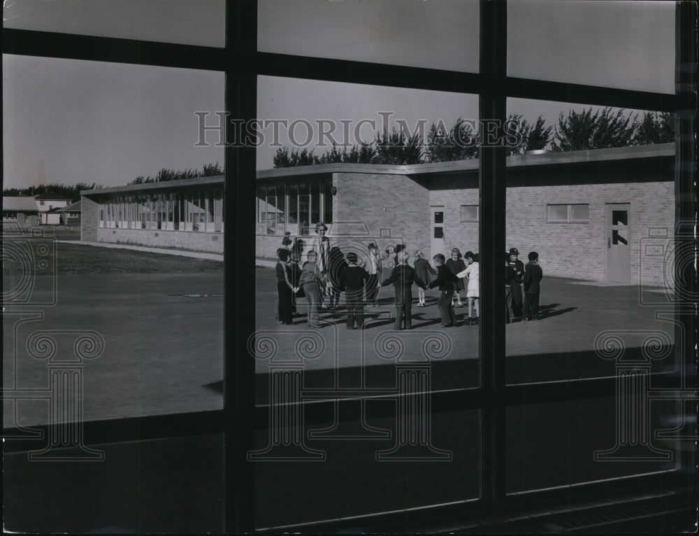 1988 Press Photo Lydell School in Whitefish Bay May See Closure - mja24169 - Historic Images