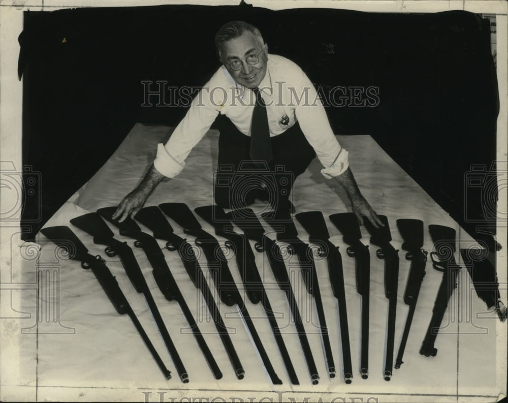 1940 Sentinel's Hunters Show, Shotguns and Rifles of all types-Historic Images