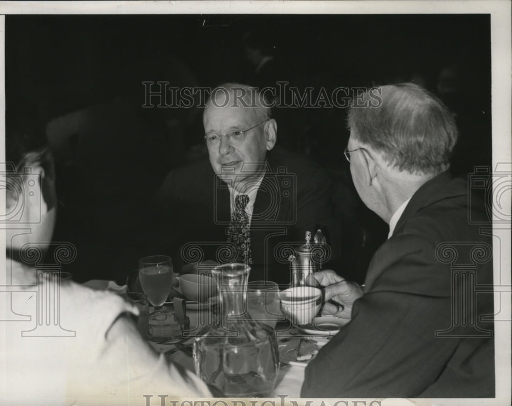 1944 Press Photo Alf M. Landon at his Chicago Hotel Before GOP Convention - Historic Images