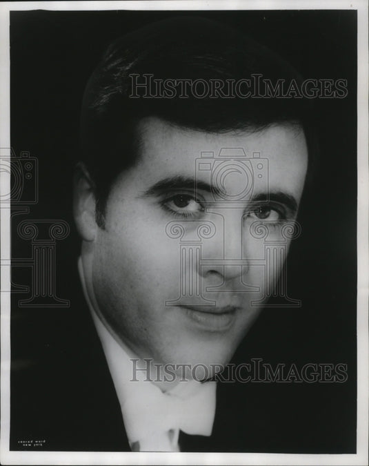 1971 Press Photo Robert White, tenor singer. - mja24393-Historic Images