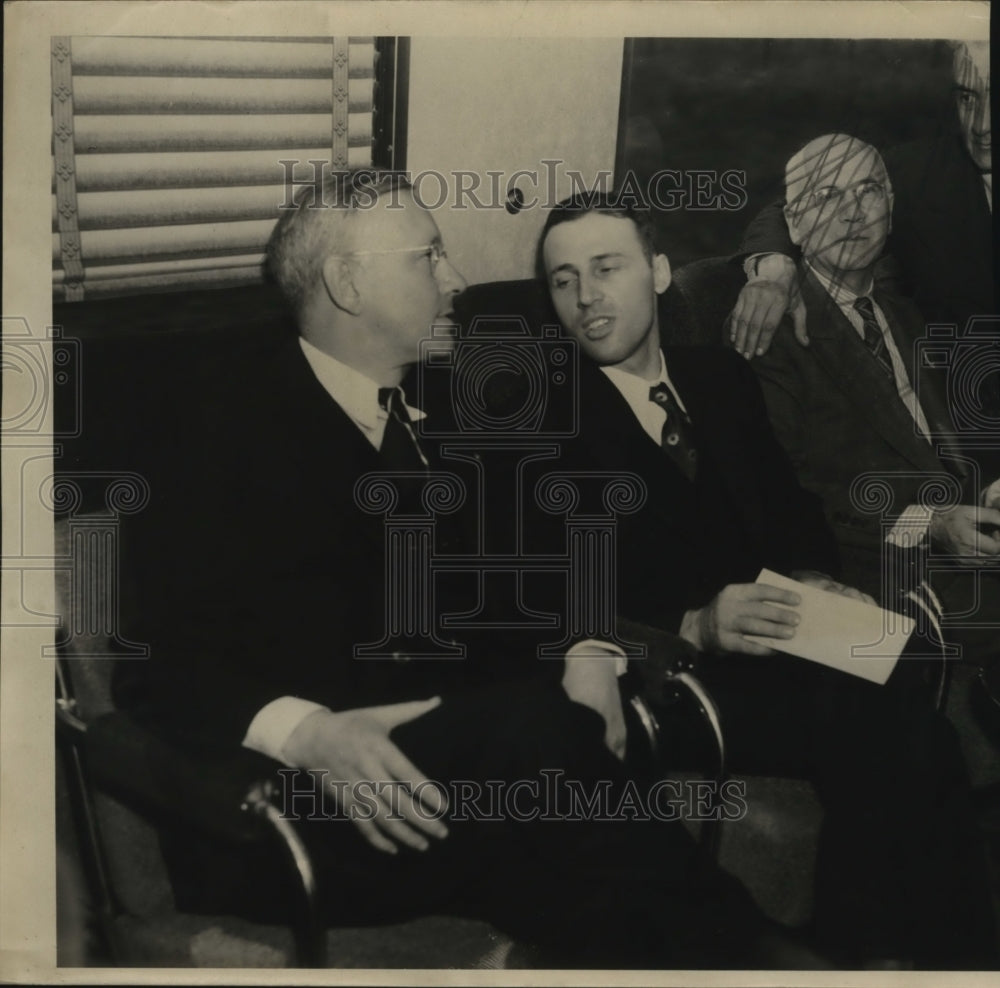 Press Photo Governor Alfred M Landon and Carl Ratt - mja24461 - Historic Images