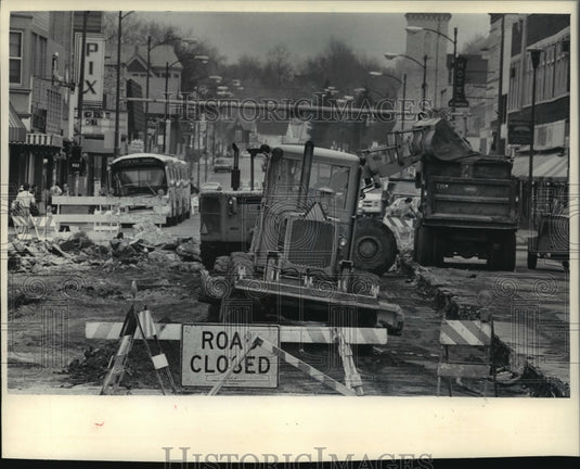 1983 Press Photo Waukesha, WI Five Points project - mja24724 - Historic Images