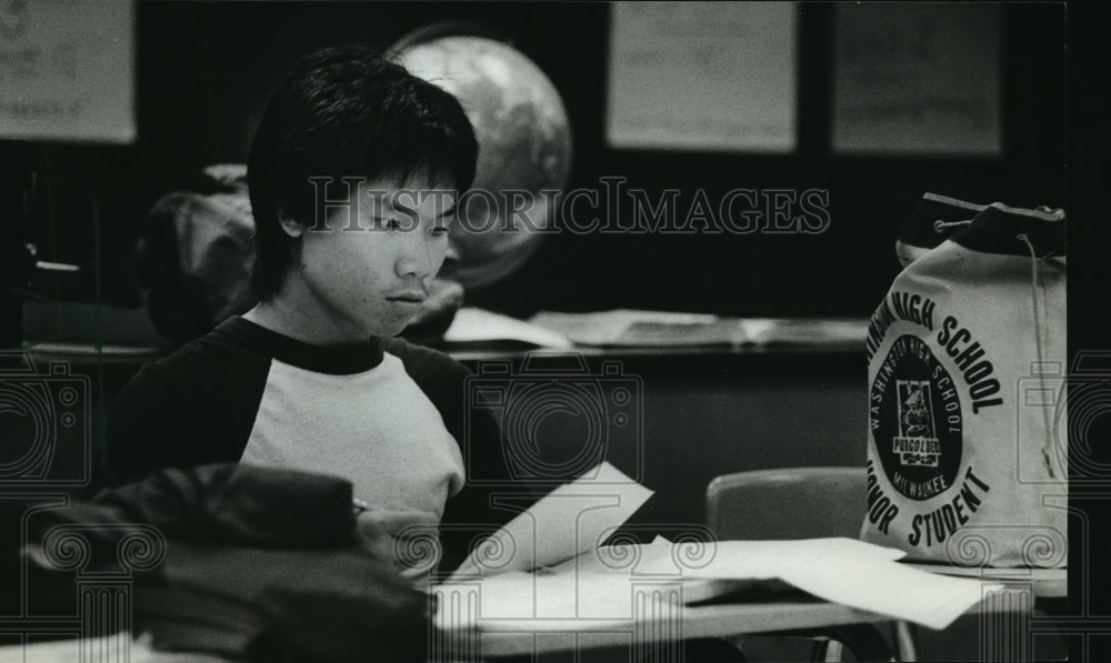 1983 Washington High School Student Somkhit Onela A Working Refugee - Historic Images