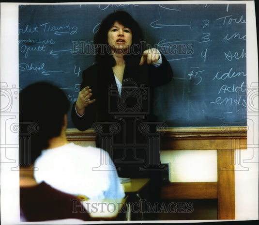 1994 Press Photo Colleen Rourke teaches Psychology. Washington High School - Historic Images