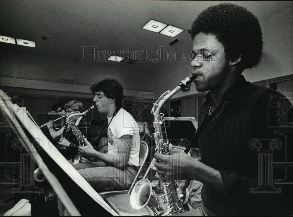 1979 Press Photo Washington High School Band Members Practice in the Music Room - Historic Images