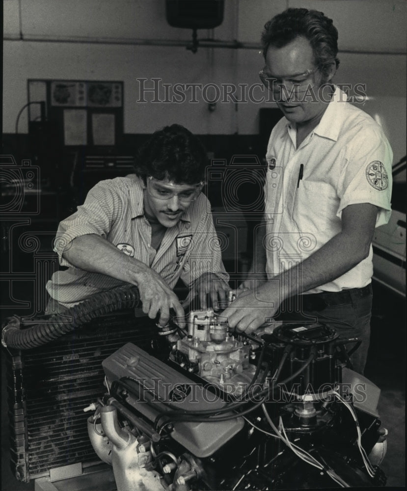 1986 Press Photo Doug Peck, Jerry Burke, Waukesha County Technical Institute - Historic Images