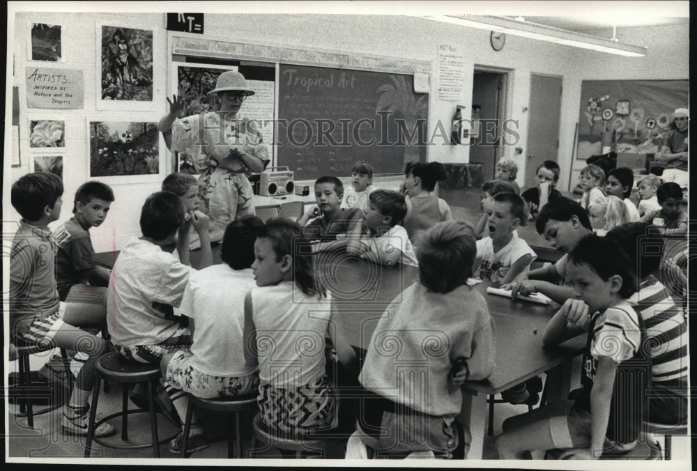 1989 Press Photo Candace Lang and her students at summer art class in Waukesha - Historic Images