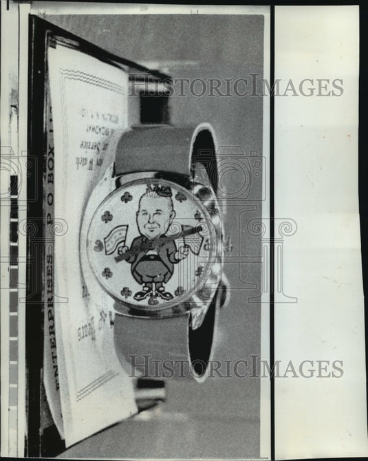 1971 Press Photo Mr Chicago watch unveiled in honor of Mayor Richard J Daley - Historic Images