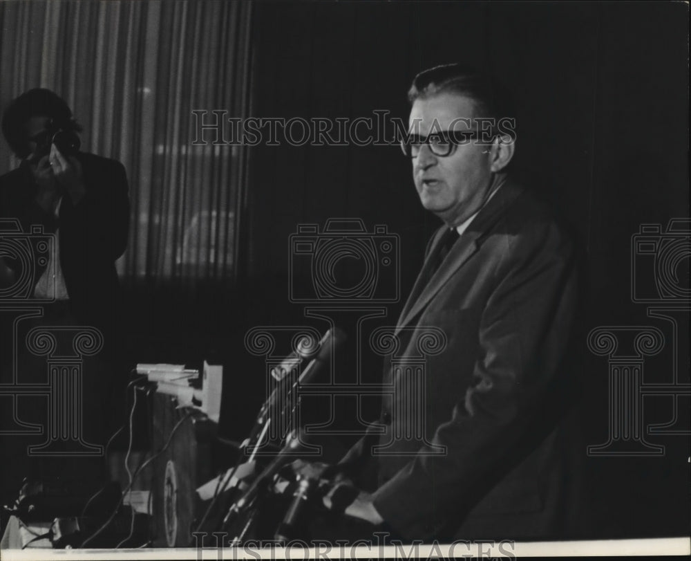 1970 Press Photo John C. Weaver, UW president - mja26178 - Historic Images