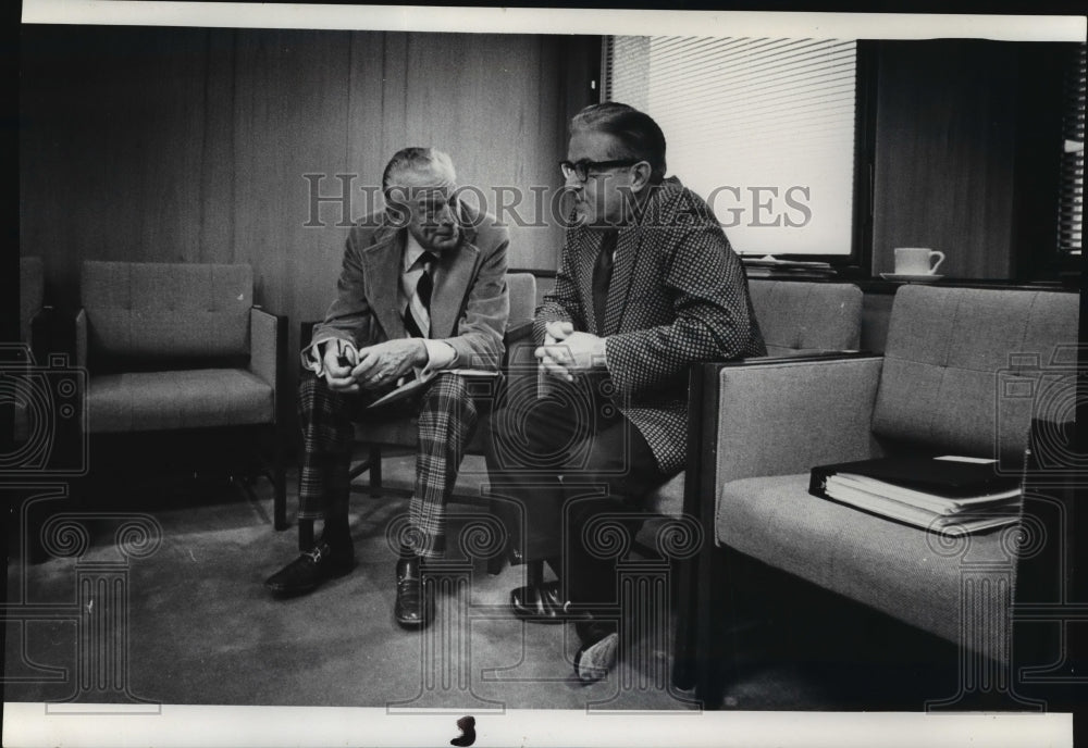 1973 Press Photo Ex-UWM Chancellor Martin Klorsche and UW Pres. John Weaver - Historic Images