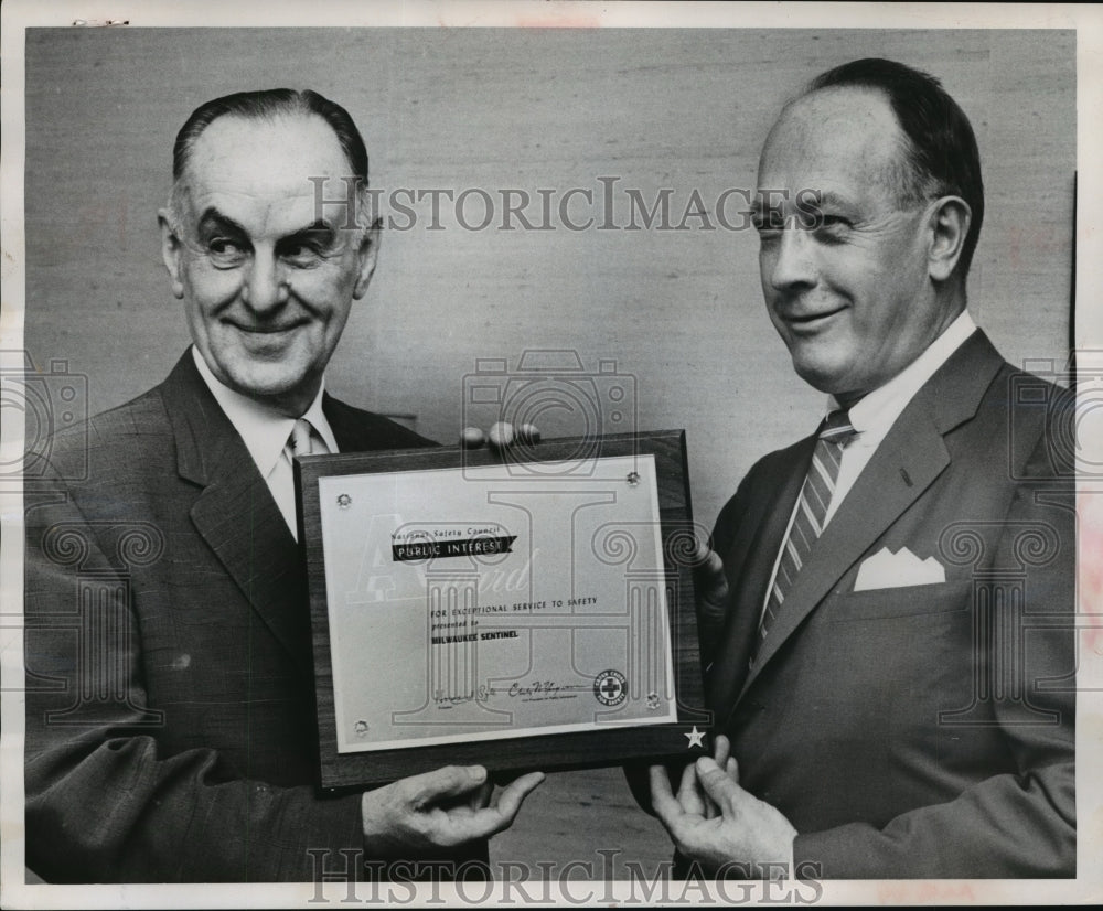 1959 Press Photo Water Wegner receives award from Dr. B. L. Corbett - Historic Images