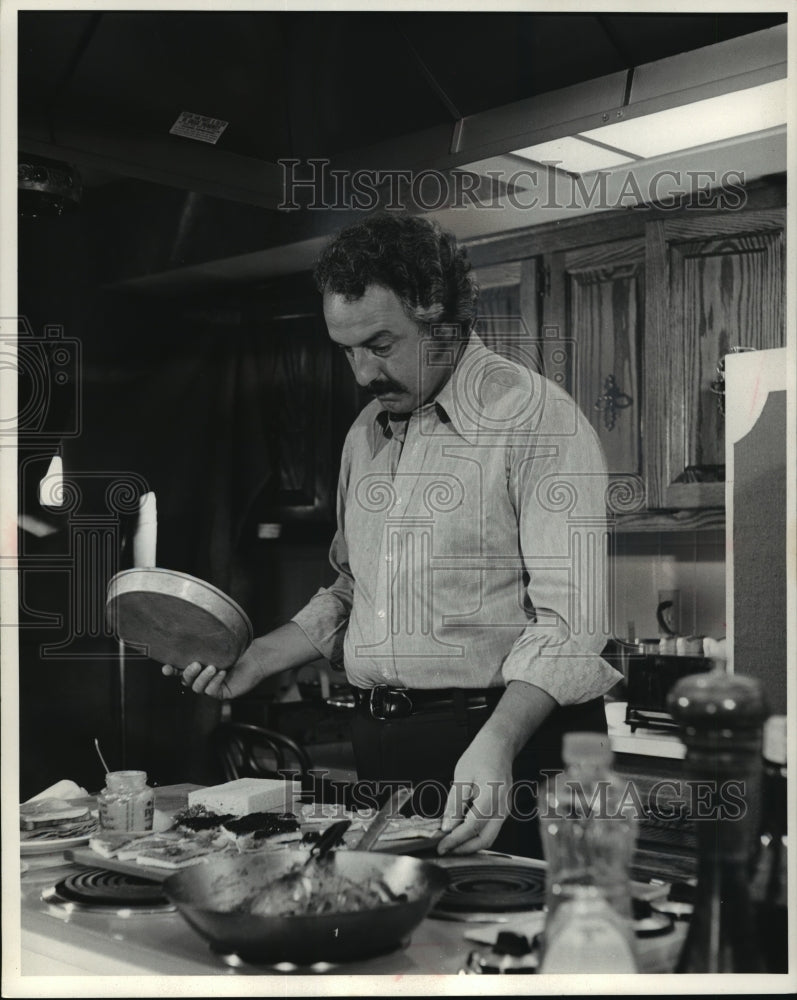1974 Press Photo Jean-Paul Weber on Cooking With A Continental Flavor - Historic Images