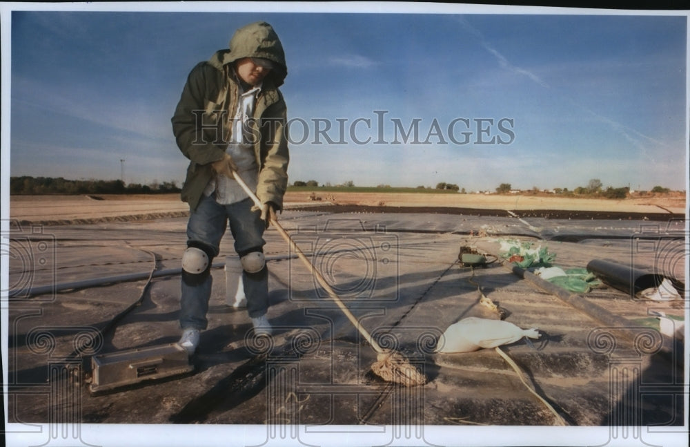 1994 National Seal Employee Bounyong Chantaziroun At New Landfill - Historic Images