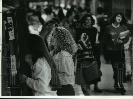 1994 Press Photo Crystal Cunningham waits a classmate at Waukesha North - Historic Images