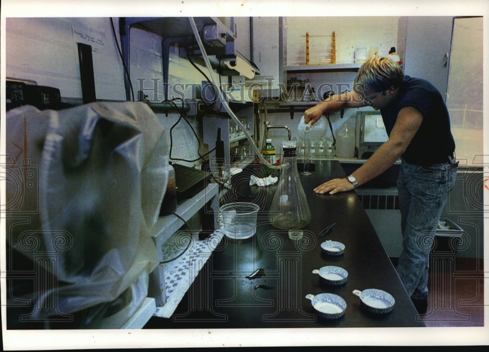 1993 Press Photo Man testing water at the Black River Falls treatment plant- Historic Images