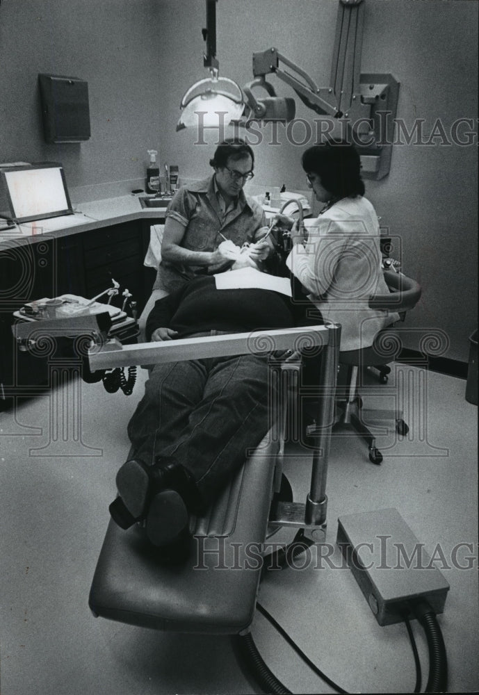 1978 Press Photo Dr. Robert Krembs&#39; dentist clinic in Keshena, Wis. - mja28171-Historic Images
