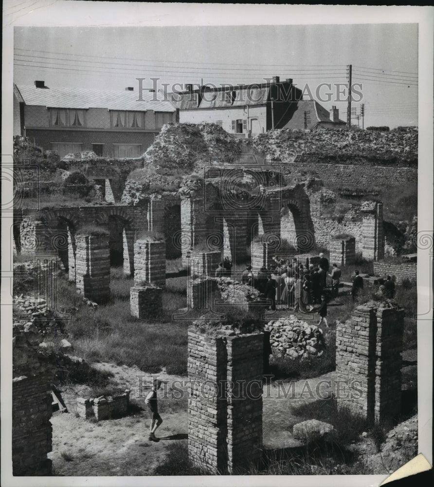 1955 Press Photo Archaeologists digging in the war ruins of Bavay, near Maubeuge-Historic Images