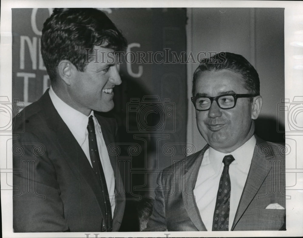 1966 Press Photo Sen Ted Kennedy jokes with Wisconsin Lt. Gov Patrick Lucey-Historic Images