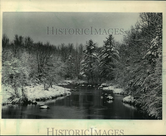 1984 Press Photo Black River during snowfall along Highway 64, Taylor County - Historic Images