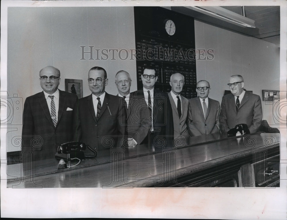 1969 Press Photo Saul Kittower w/ Officers of the Milwaukee Grain Exchange-Historic Images