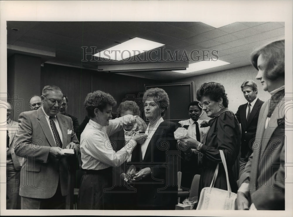 1988 Press Photo Beverly Klein Journal/Sentinel Inc - VP Advertising 25th Anniv - Historic Images