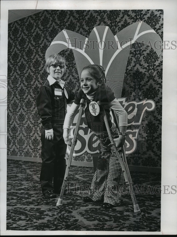1975 Press Photo Britt Klingensmith &amp; Robert Lessila- 1975 Easter Seal Children - Historic Images