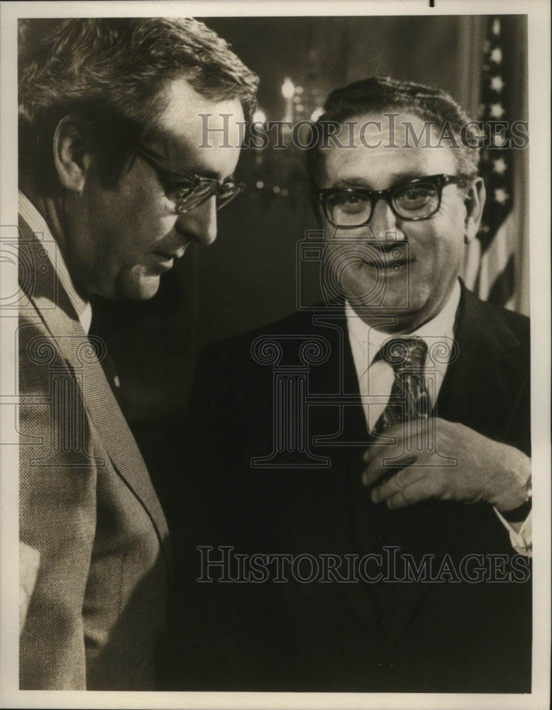 1976 Press Photo Secretary of State Henry Kissinger talks with John Chancellor-Historic Images