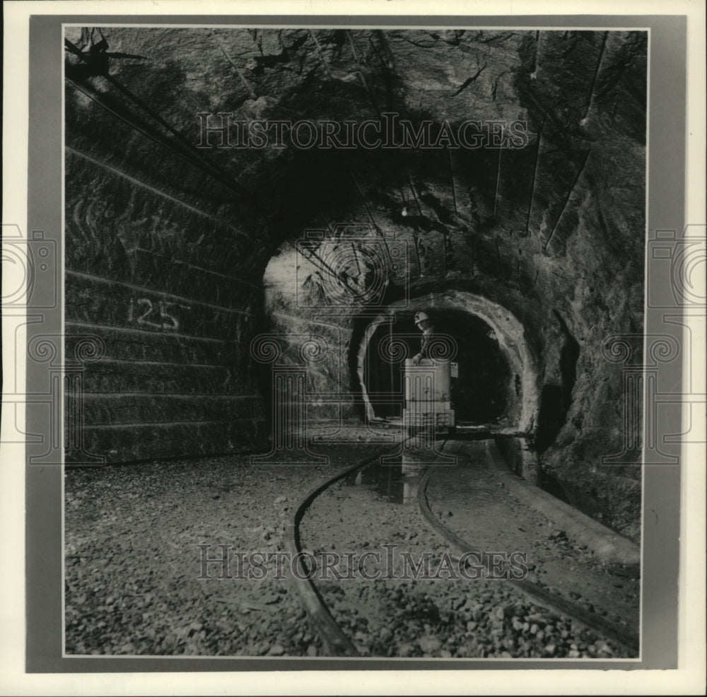 1988 Press Photo Nuclear waste storage experiment under Lac du Bonnet, Manitoba-Historic Images