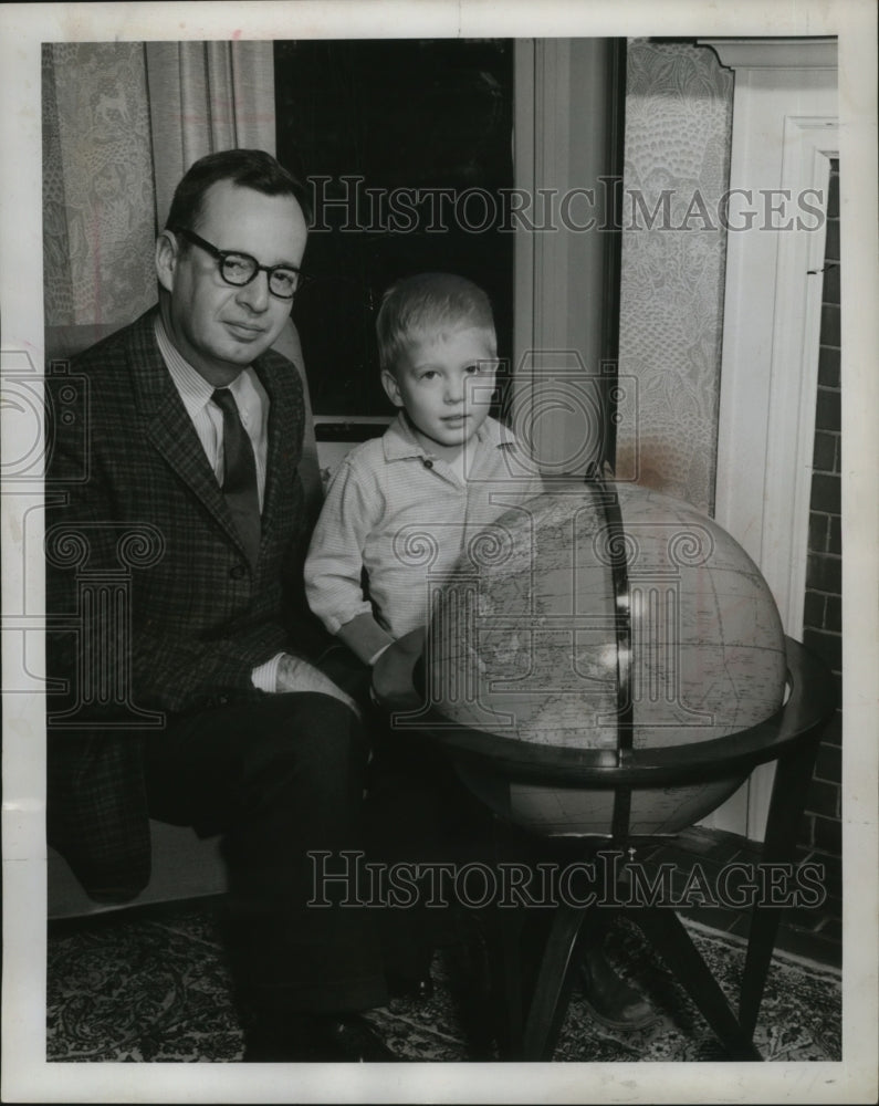 1961 Press Photo Lawrence College Pres. Douglas Knight and his son, Stephen-Historic Images