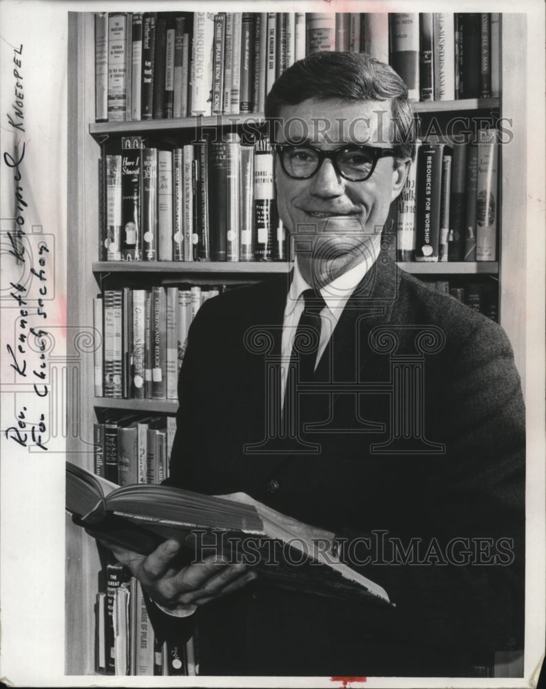 1967 Press Photo Rev. Kenneth Knoespel, Wauwatosa Evangelical United Church - Historic Images