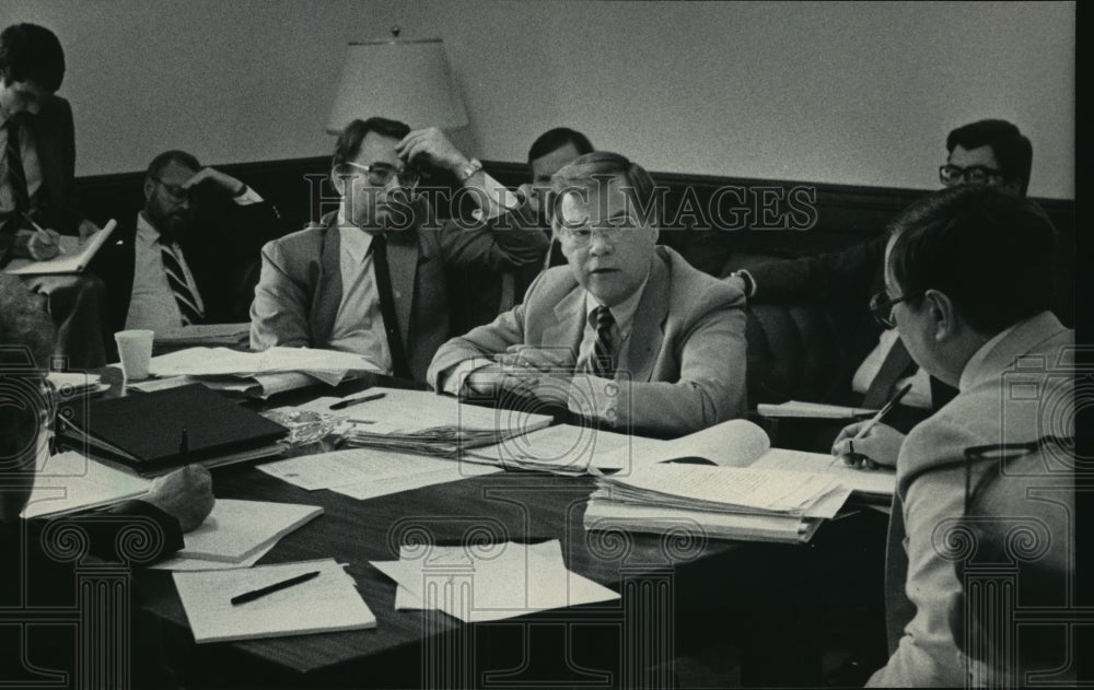 1985 Press Photo Wisconsin legislators discussed reforms in marital-property law-Historic Images