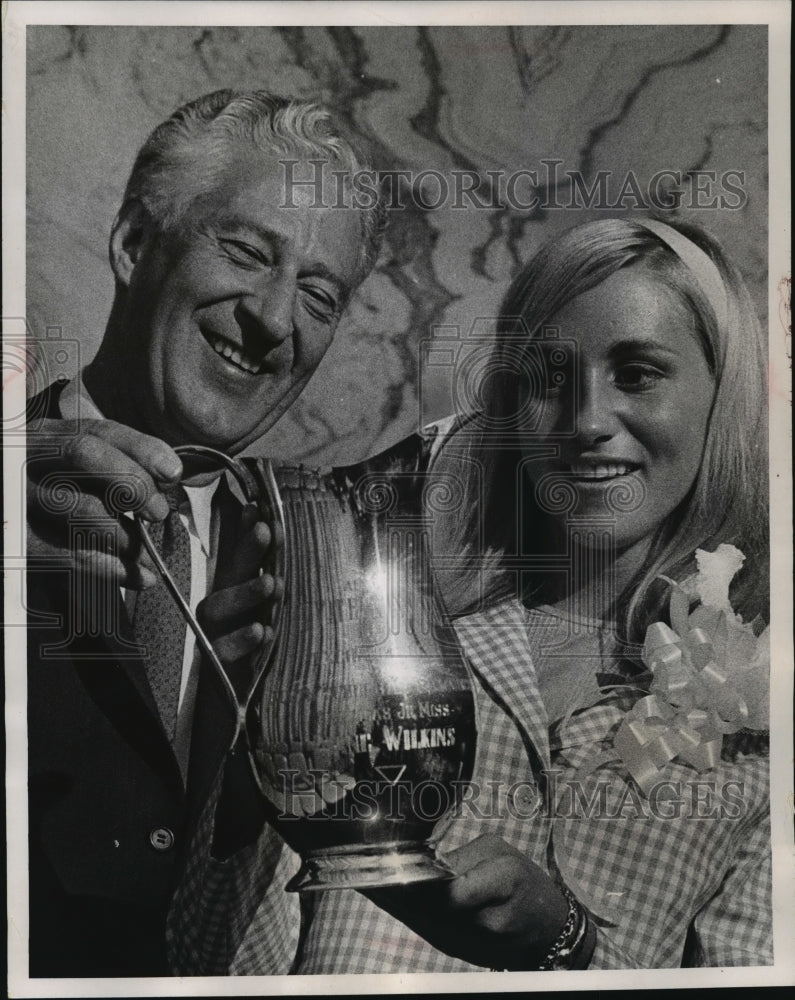 1966 Press Photo Gov Knowles Wednesday presented CiviTeen award to Diane Wilkins-Historic Images